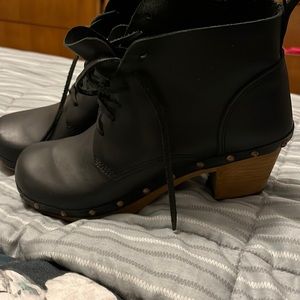 Sanita Clogs in good condition in size 36 (US size 5)